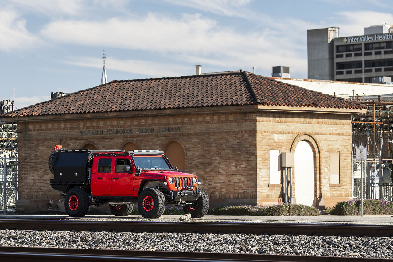 2021 Jeep Gladiator - Fuel RINCON BEADLOCK - Red | Wheel Pros
